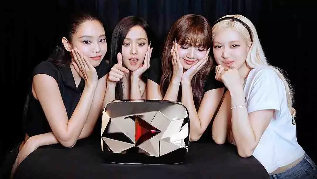 BLACKPINK के मेंबर्स ने 100 मिलियन YouTube सब्सक्राइबर वाले पहले आर्टिस्ट बनने का क्रेडिट फैंस को दिया BLACKPINK के मेंबर्स ने 100 मिलियन YouTube सब्सक्राइबर वाले पहले आर्टिस्ट बनने का क्रेडिट फैंस को दिया