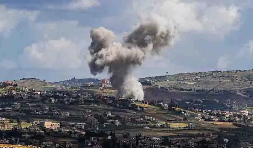 Lebanon पर इजरायली हमले.. हिजबुल्लाह के फील्ड कमांडर समेत 10 लोग मारे गए Lebanon पर इजरायली हमले.. हिजबुल्लाह के फील्ड कमांडर समेत 10 लोग मारे गए