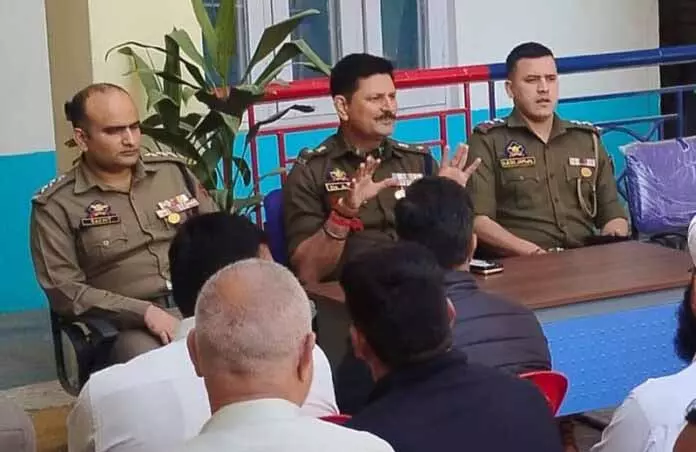 एसपी साउथ ने Bathindi में पुलिस-पब्लिक मीटिंग की एसपी साउथ ने Bathindi में पुलिस-पब्लिक मीटिंग की