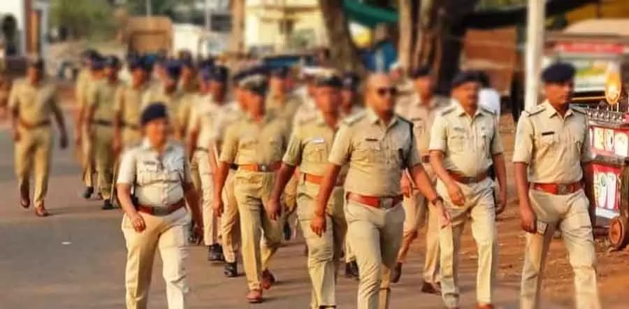 Karnataka : पुलिस ड्यूटी में रुकावट डालने पर दो गिरफ्तार Karnataka : पुलिस ड्यूटी में रुकावट डालने पर दो गिरफ्तार