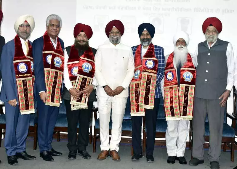 GNDU के कुलपति ने युवा पंजाब के लिए प्रेरणादायक कहानियों की सराहना की GNDU के कुलपति ने युवा पंजाब के लिए प्रेरणादायक कहानियों की सराहना की