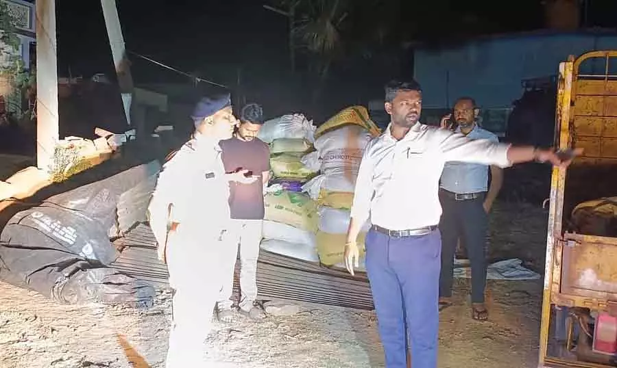 Vijayanagar : 68 क्विंटल राशन का चावल जब्त Vijayanagar : 68 क्विंटल राशन का चावल जब्त