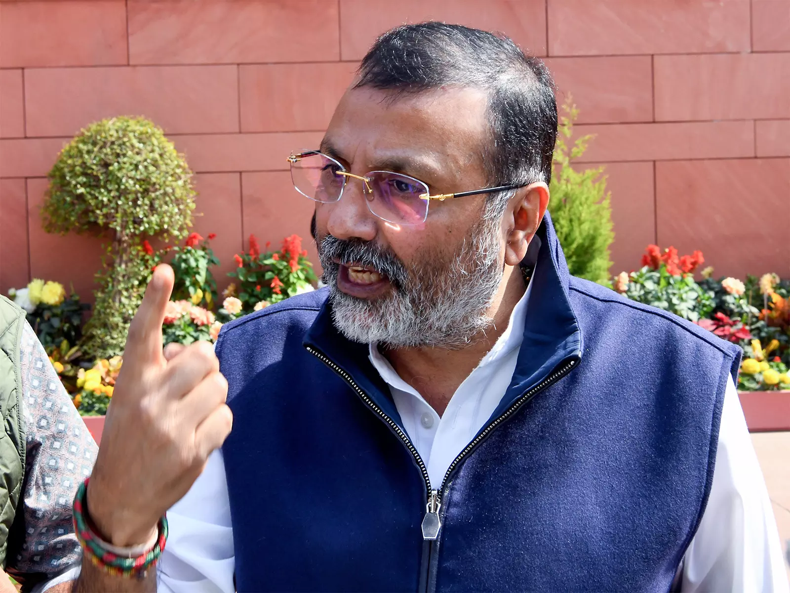 निशिकांत दुबे ने नेहरू और Congress पर निशाना साधा निशिकांत दुबे ने नेहरू और Congress पर निशाना साधा