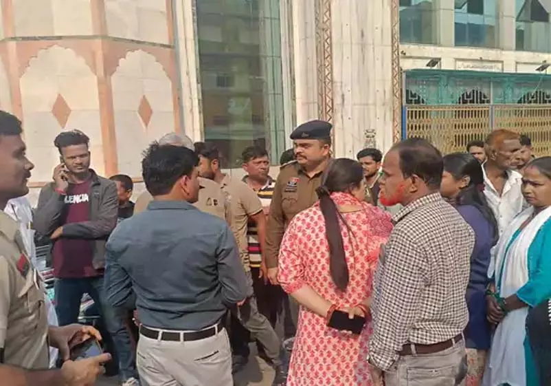 रायपुर के संडे बाजार में अतिक्रमण हटाने निगम-पुलिस की संयुक्त कार्रवाई रायपुर के संडे बाजार में अतिक्रमण हटाने निगम-पुलिस की संयुक्त कार्रवाई