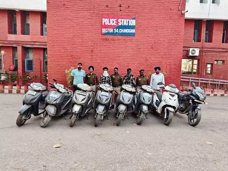Chandigarh: वाहन चोरी के आरोप में दो गिरफ्तार, आठ दोपहिया वाहन बरामद Chandigarh: वाहन चोरी के आरोप में दो गिरफ्तार, आठ दोपहिया वाहन बरामद
