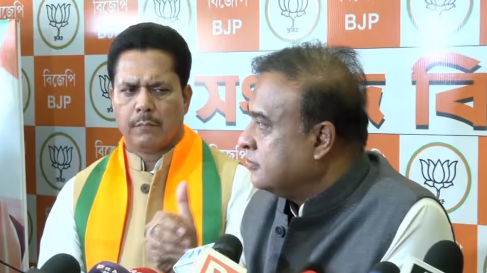 असम के मुख्यमंत्री ने भूपेन कुमार बोरा का BJP में स्वागत किया असम के मुख्यमंत्री ने भूपेन कुमार बोरा का BJP में स्वागत किया