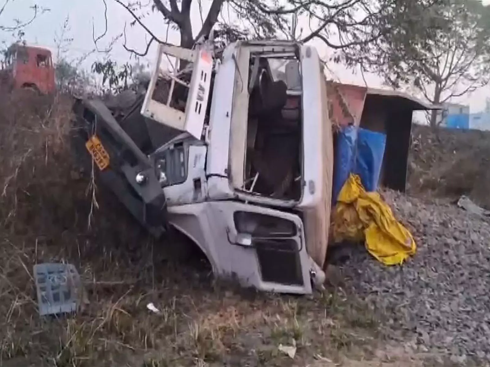 Odisha: ट्रेलर की पुलिस वाहन से टक्कर, पांच पुलिसकर्मियों की मौत Odisha: ट्रेलर की पुलिस वाहन से टक्कर, पांच पुलिसकर्मियों की मौत
