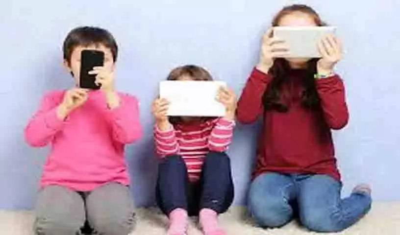 बच्चों के social media इस्तेमाल पर बैन.. कर्नाटक तैयारी कर रहा बच्चों के social media इस्तेमाल पर बैन.. कर्नाटक तैयारी कर रहा