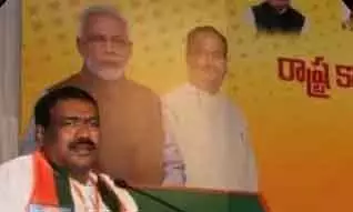 बांसवाड़ा में BJP नेता लक्ष्मीनारायण को पुलिस ने हिरासत में लिया बांसवाड़ा में BJP नेता लक्ष्मीनारायण को पुलिस ने हिरासत में लिया