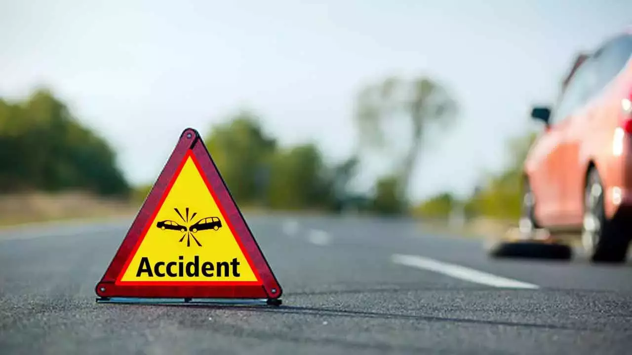Faridabad: सड़क हादसे में ICICI बैंक कर्मचारी की मौत Faridabad: सड़क हादसे में ICICI बैंक कर्मचारी की मौत