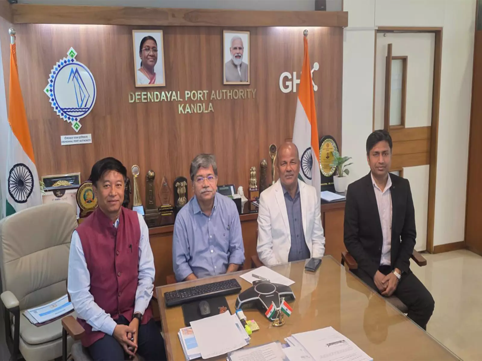 दीनदयाल बंदरगाह प्राधिकरण भारत के पहले 150 TPD ई-मेथनॉल संयंत्र के लिए स्थल कार्य शुरू करेगा दीनदयाल बंदरगाह प्राधिकरण भारत के पहले 150 TPD ई-मेथनॉल संयंत्र के लिए स्थल कार्य शुरू करेगा