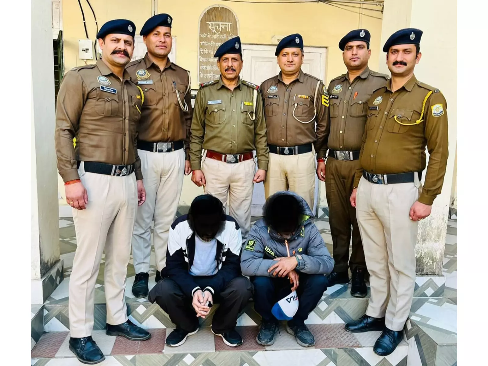 Shimla पुलिस ने 25 दिन में 18 मादक पदार्थ तस्करों को गिरफ्तार किया Shimla पुलिस ने 25 दिन में 18 मादक पदार्थ तस्करों को गिरफ्तार किया