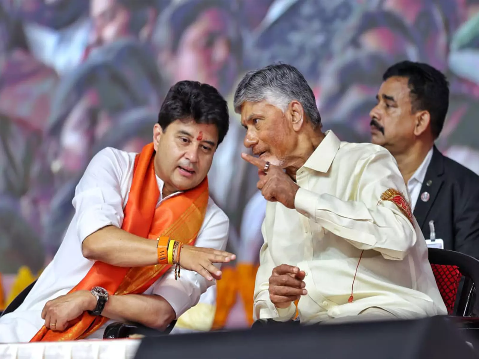 गुंटूर सम्मेलन में Jyotiraditya Scindia ने 9,000 ग्रामीण डाक सेवकों को संबोधित किया गुंटूर सम्मेलन में Jyotiraditya Scindia ने 9,000 ग्रामीण डाक सेवकों को संबोधित किया