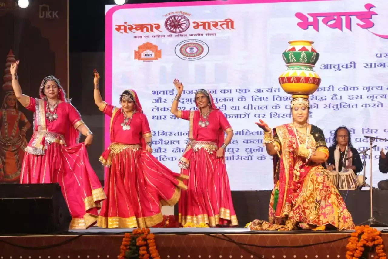 Jaipur: फागुन उत्सव में दिखी लोकछटा Jaipur: फागुन उत्सव में दिखी लोकछटा