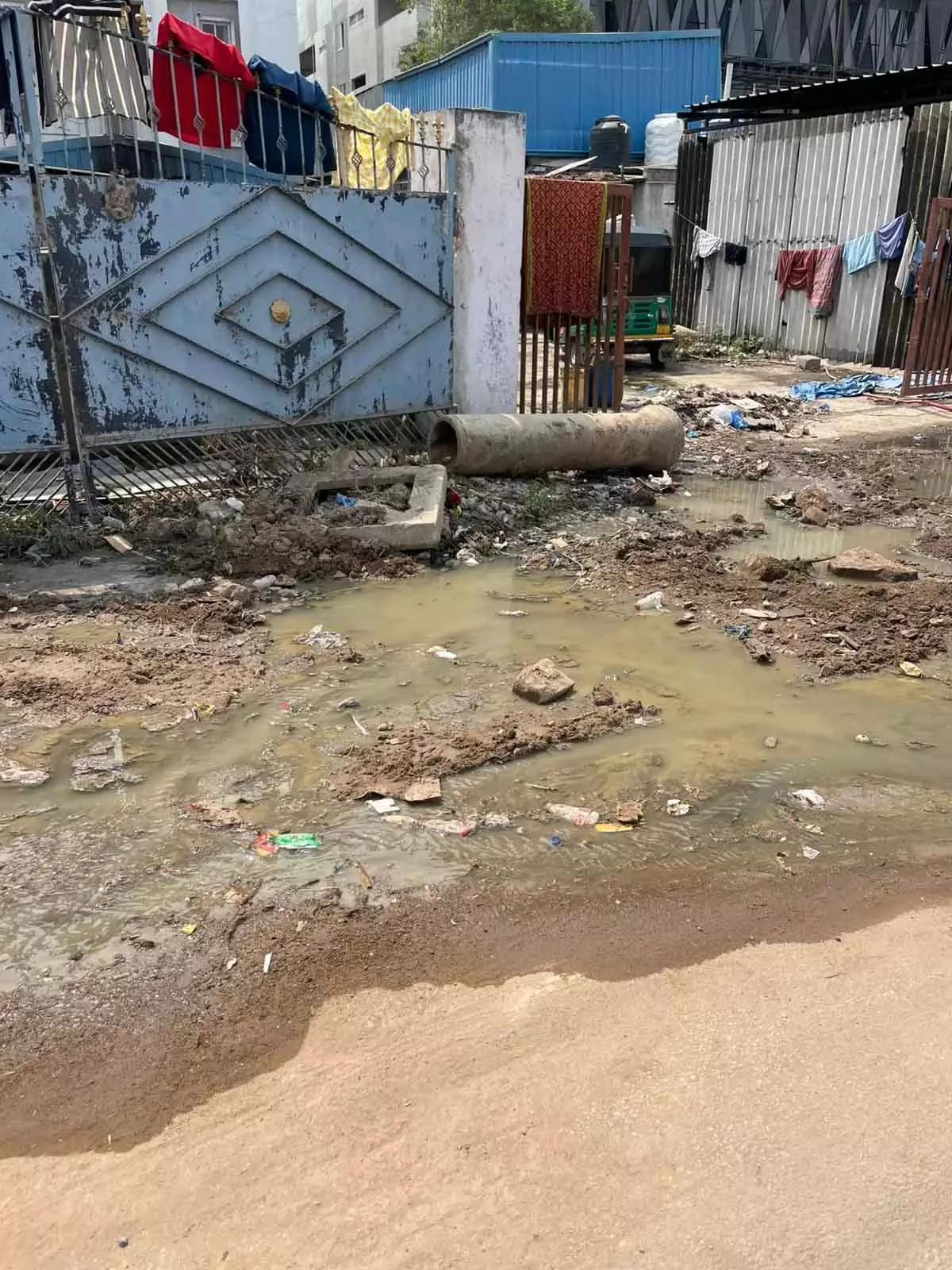 Vanasthalipuram में ट्रांसफॉर्मर के पास जमा सीवेज से सुरक्षा खतरा Vanasthalipuram में ट्रांसफॉर्मर के पास जमा सीवेज से सुरक्षा खतरा