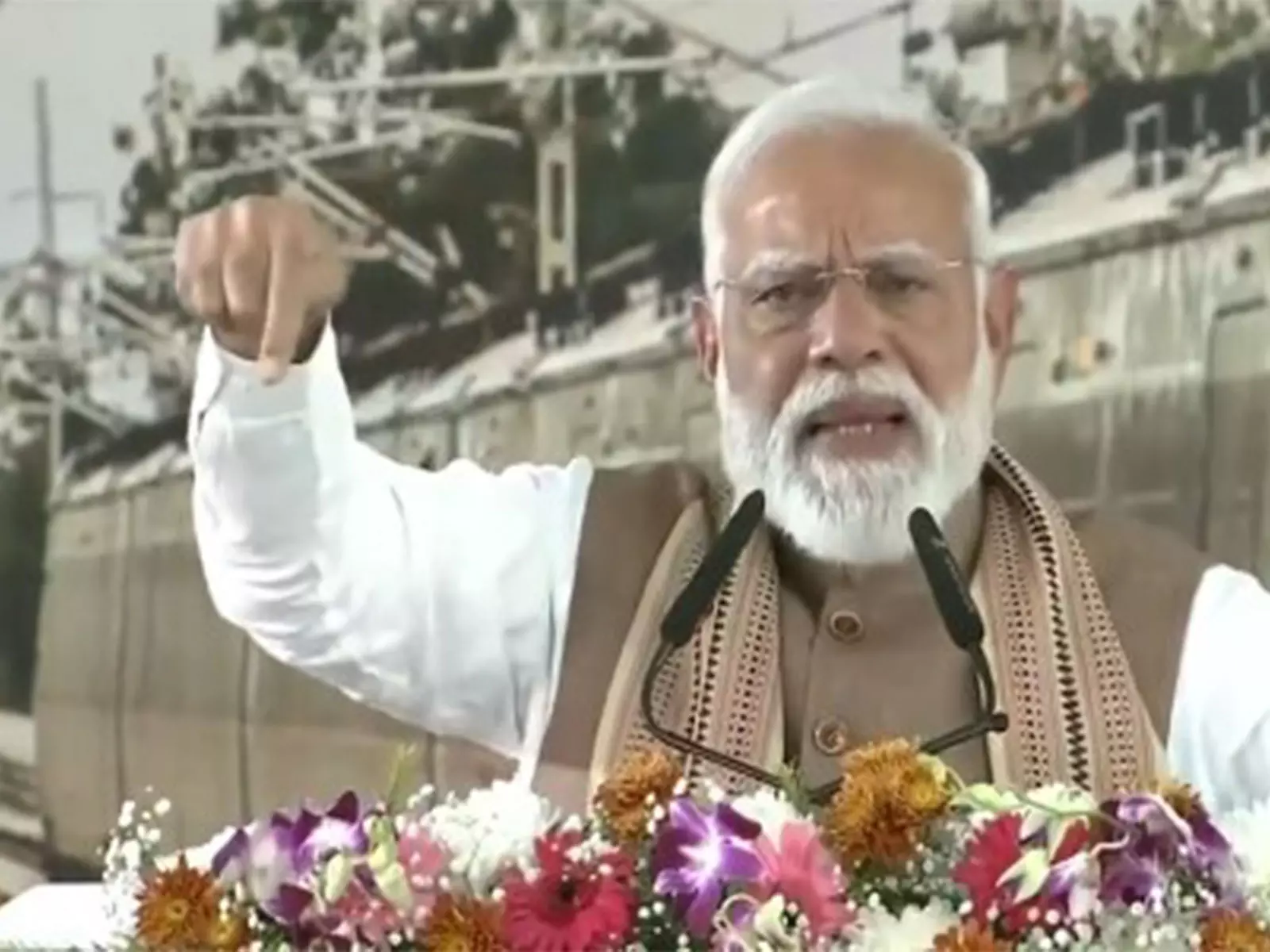 PM मोदी ने कांग्रेस पर हमला बोला, एआई शिखर सम्मेलन में मीडिया से अपील की PM मोदी ने कांग्रेस पर हमला बोला, एआई शिखर सम्मेलन में मीडिया से अपील की