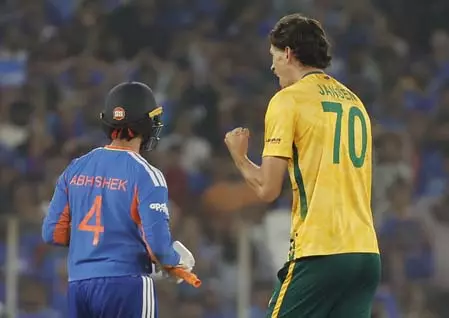 Indian फैंस निराश, टी20 वर्ल्ड कप के इतिहास में टीम इंडिया ने झेली सबसे बड़ी हार Indian फैंस निराश, टी20 वर्ल्ड कप के इतिहास में टीम इंडिया ने झेली सबसे बड़ी हार