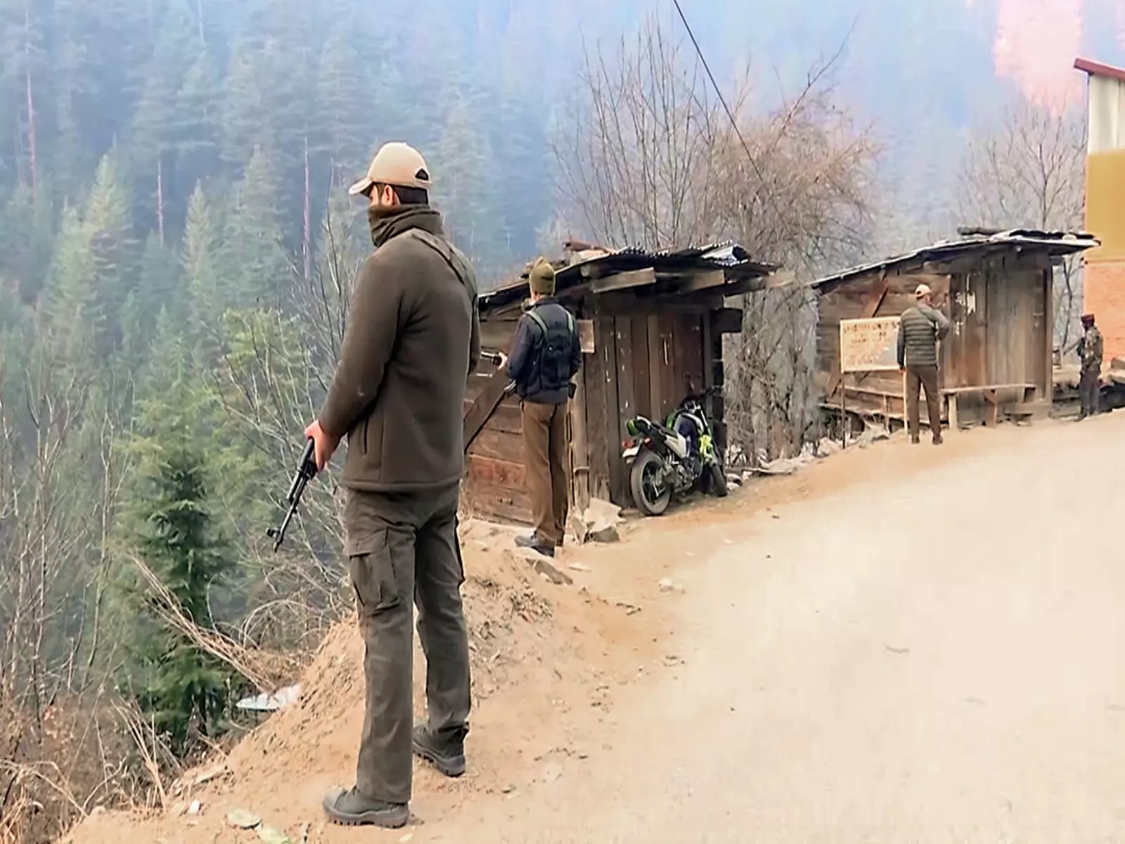 Jammu and Kashmir: ऑपरेशन त्राशी-I के तहत किश्तवार जिले में तीसरा आतंकवादी मारा गया Jammu and Kashmir: ऑपरेशन त्राशी-I के तहत किश्तवार जिले में तीसरा आतंकवादी मारा गया