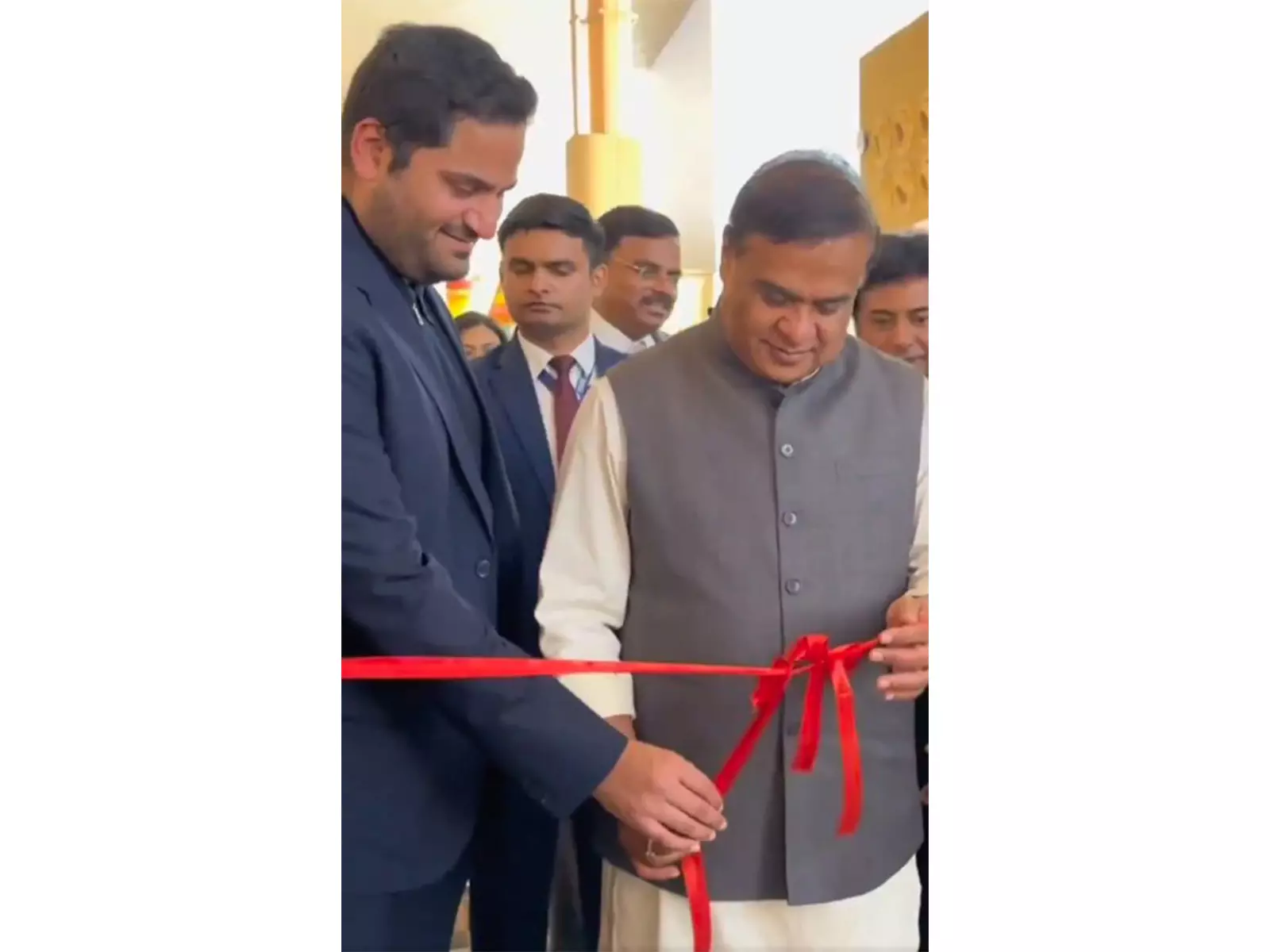 CM हिमंता बिस्वा सरमा ने नए एलजीबीआईए टर्मिनल पर यह बात कही CM हिमंता बिस्वा सरमा ने नए एलजीबीआईए टर्मिनल पर यह बात कही
