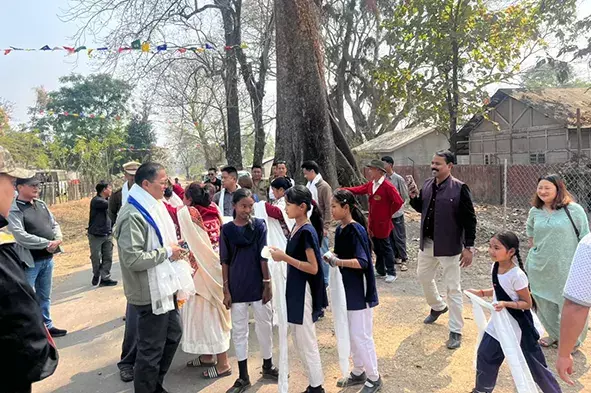 BOMDILA: डीसी ने सीमावर्ती गांवों का दौरा किया BOMDILA: डीसी ने सीमावर्ती गांवों का दौरा किया