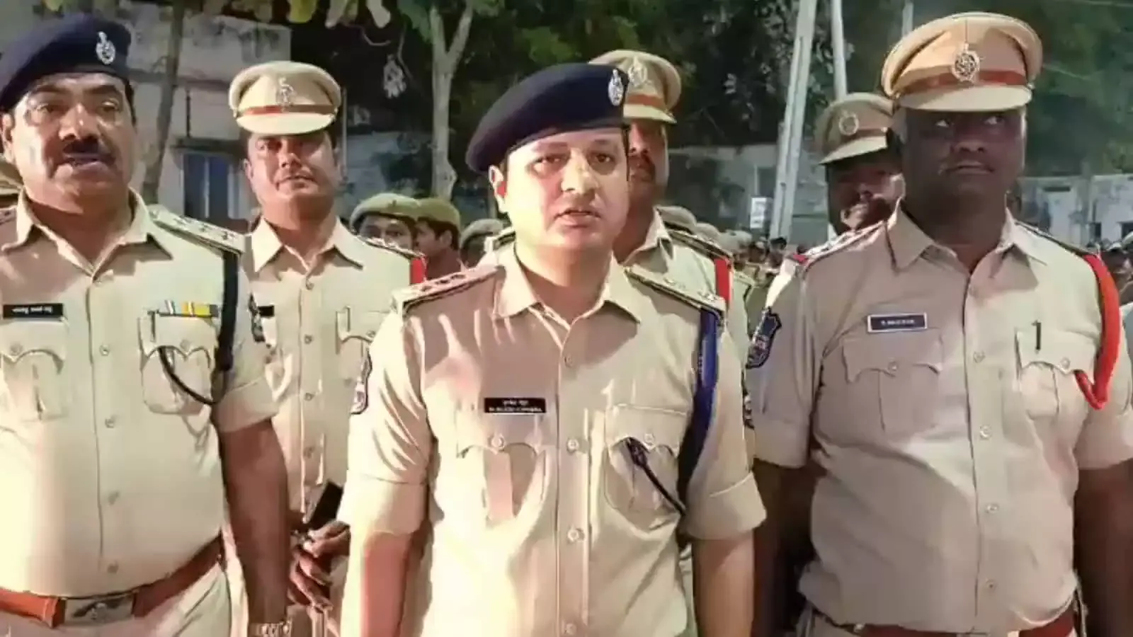 Banswada communal clash: अब तक 19 गिरफ्तार, फेक न्यूज़ के खिलाफ सख्त कार्रवाई Banswada communal clash: अब तक 19 गिरफ्तार, फेक न्यूज़ के खिलाफ सख्त कार्रवाई