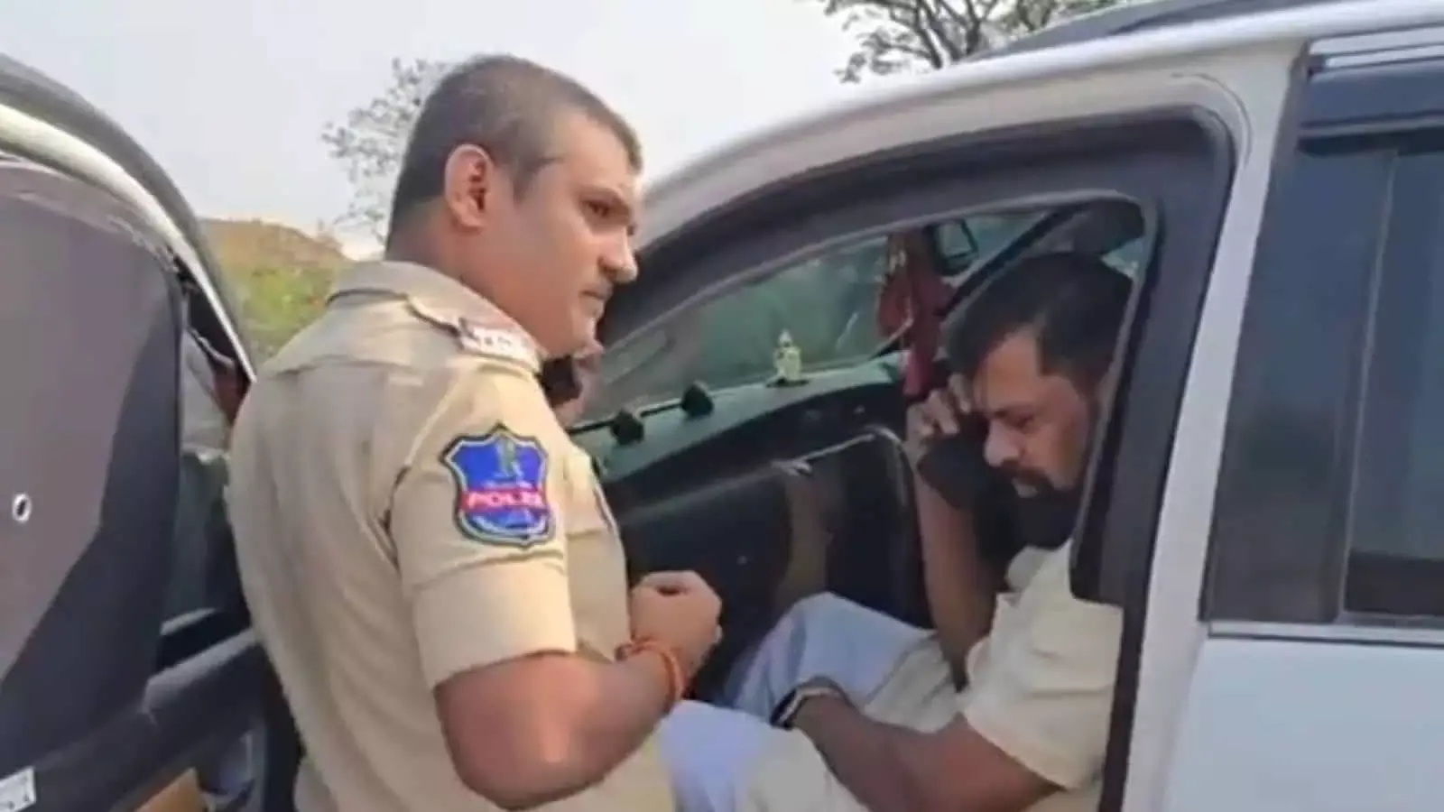 Raja Singh’s detention in Medak: बजरंग दल का प्रदर्शन, RTC बस को नुकसान पहुंचाया