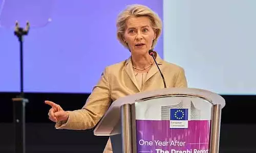 EU: सुप्रीम कोर्ट के फैसले के बाद US को ट्रेड डील का सम्मान करना चाहिए EU: सुप्रीम कोर्ट के फैसले के बाद US को ट्रेड डील का सम्मान करना चाहिए