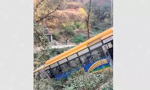 Nepal : बस नदी में गिरने से 17 लोगों की मौत Nepal : बस नदी में गिरने से 17 लोगों की मौत