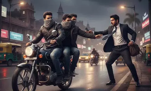 Bhopal : बाइक सवार बदमाशों ने एयरफोर्स कर्मी का मोबाइल फोन और कैश छीना Bhopal : बाइक सवार बदमाशों ने एयरफोर्स कर्मी का मोबाइल फोन और कैश छीना