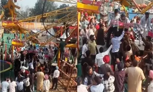 Punjab: मेले में हुआ बड़ा हादसा,मचा हाहाकार Punjab: मेले में हुआ बड़ा हादसा,मचा हाहाकार