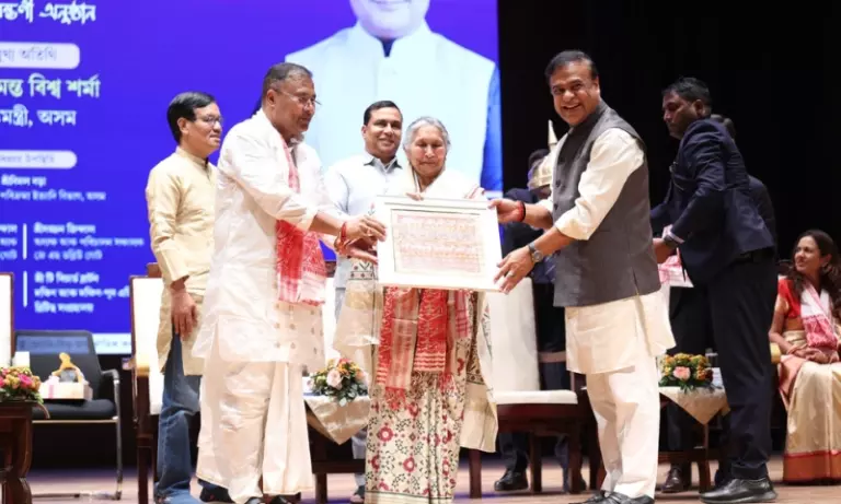 Assam में टेक्सटाइल हेरिटेज को नई पहचान, सावित्री जिंदल रहीं विशेष अतिथि Assam में टेक्सटाइल हेरिटेज को नई पहचान, सावित्री जिंदल रहीं विशेष अतिथि