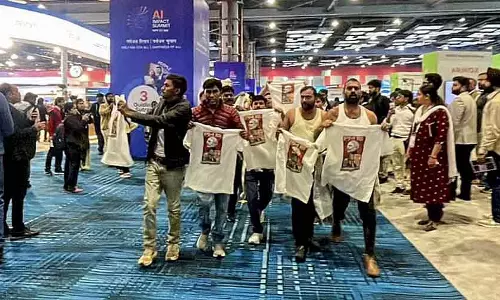 AI समिट में शर्टलेस प्रोटेस्ट: दिल्ली पुलिस ने ग्वालियर में यूथ कांग्रेस वर्कर को पकड़ा, कुल 5 अरेस्ट हुए AI समिट में शर्टलेस प्रोटेस्ट: दिल्ली पुलिस ने ग्वालियर में यूथ कांग्रेस वर्कर को पकड़ा, कुल 5 अरेस्ट हुए