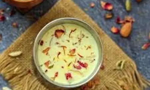 Holi Special Kesar Badam Milk: होली के दिन ट्राई करें केसर-बादाम मिल्क