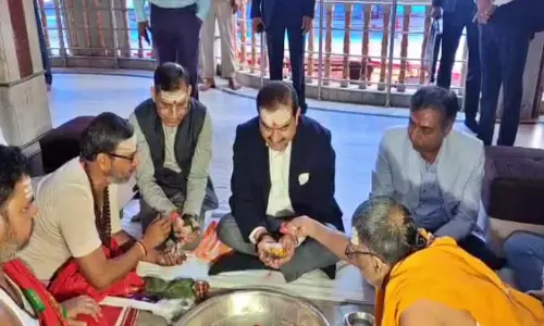Deoghar: बाबाधाम में गौतम अडानी की पूजा-अर्चना