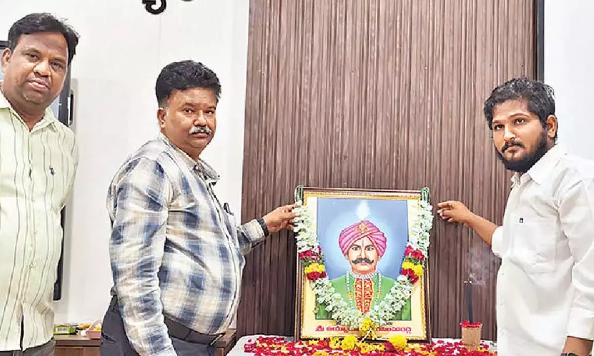 Andhra: स्वतंत्रता सेनानी उय्यालवाड़ा को भावभीनी श्रद्धांजलि दी गई Andhra: स्वतंत्रता सेनानी उय्यालवाड़ा को भावभीनी श्रद्धांजलि दी गई