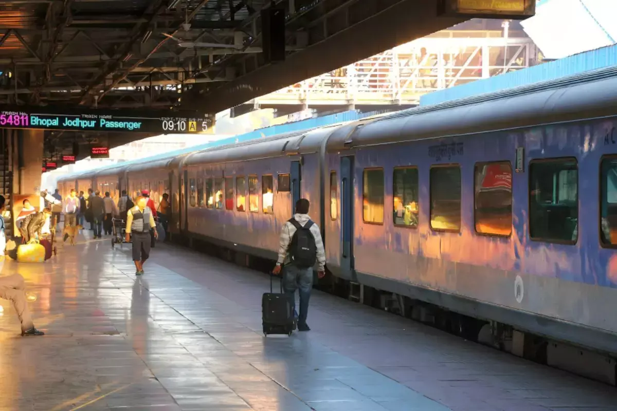New Delhi: अब 15 मिनट पहले तक बदल सकेंगे बोर्डिंग स्टेशन New Delhi: अब 15 मिनट पहले तक बदल सकेंगे बोर्डिंग स्टेशन