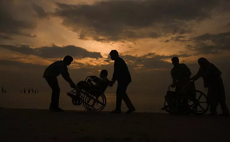 कोई टैक्टाइल पाथवे, रैंप नहीं पब्लिक बिल्डिंग्स PwDs के लिए बाहर हैं कोई टैक्टाइल पाथवे, रैंप नहीं पब्लिक बिल्डिंग्स PwDs के लिए बाहर हैं