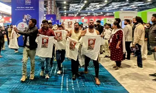 यूथ कांग्रेस शर्टलेस प्रोटेस्ट, IYC के राष्ट्रीय अध्यक्ष की मुश्किलें बढ़ती नजर आ रही