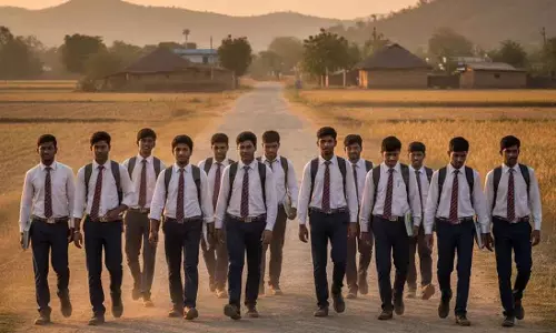 Odisha: बौध में ट्रांसपोर्ट की कमी के कारण गांव के स्टूडेंट्स को कॉलेज जाने के लिए 15 km पैदल चलना पड़ता Odisha: बौध में ट्रांसपोर्ट की कमी के कारण गांव के स्टूडेंट्स को कॉलेज जाने के लिए 15 km पैदल चलना पड़ता