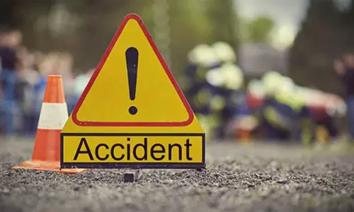 Katni: सड़क हादसे में परिवार हुआ घायल