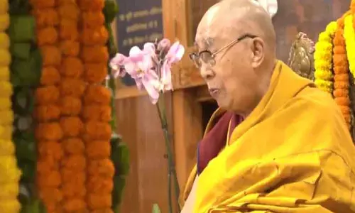 Himachal: दलाई लामा धर्मशाला में तिब्बती राजनीतिक कैदियों की दीर्घायु प्रार्थना में शामिल
