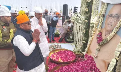 Punjab और हरियाणा के राज्यपालों ने समाजसेवी गिल्होत्रा को श्रद्धांजलि दी Punjab और हरियाणा के राज्यपालों ने समाजसेवी गिल्होत्रा को श्रद्धांजलि दी