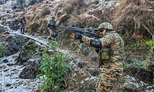 Kishtwar में एंटी-टेरर अभियान: जैश-ए-मोहम्मद के तीन आतंकी ढेर Kishtwar में एंटी-टेरर अभियान: जैश-ए-मोहम्मद के तीन आतंकी ढेर