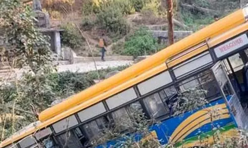 नेपाल के धादिंग में त्रिशूली नदी में गिरी यात्रियों से भरी बस, मौत का आंकड़ा 18 तक पहुंचा नेपाल के धादिंग में त्रिशूली नदी में गिरी यात्रियों से भरी बस, मौत का आंकड़ा 18 तक पहुंचा