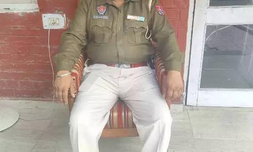 Gurdaspur में ASI समेत 2 पुलिसवालों को गोली मारी गई Gurdaspur में ASI समेत 2 पुलिसवालों को गोली मारी गई