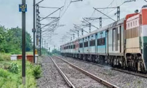 ट्रेन टिकटों की कालाबाजारी रोकने RPF ने की छापेमारी, दो पकड़ाए ट्रेन टिकटों की कालाबाजारी रोकने RPF ने की छापेमारी, दो पकड़ाए
