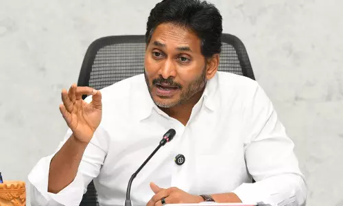 Jagan ने दूध में मिलावट से होने वाली मौतों पर कार्रवाई की मांग की Jagan ने दूध में मिलावट से होने वाली मौतों पर कार्रवाई की मांग की