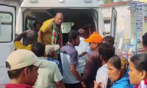 Balasore में एग्जाम सेंटर जाते समय दसवीं क्लास के दो स्टूडेंट घायल, एक की हालत गंभीर Balasore में एग्जाम सेंटर जाते समय दसवीं क्लास के दो स्टूडेंट घायल, एक की हालत गंभीर