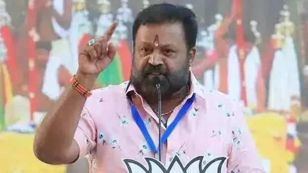 Kerala: सबरीमाला में नया झंडा लगाने के मामले में विजिलेंस ने सुरेश गोपी का बयान दर्ज Kerala: सबरीमाला में नया झंडा लगाने के मामले में विजिलेंस ने सुरेश गोपी का बयान दर्ज