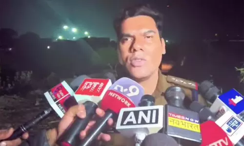 Jabalpur में रेलवे ओवरब्रिज गिरने के बाद एनएच 45 पर यातायात बहाल कर दिया गया Jabalpur में रेलवे ओवरब्रिज गिरने के बाद एनएच 45 पर यातायात बहाल कर दिया गया